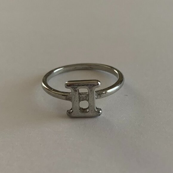 Gemini Symbol Ring - Picture 1 of 4
